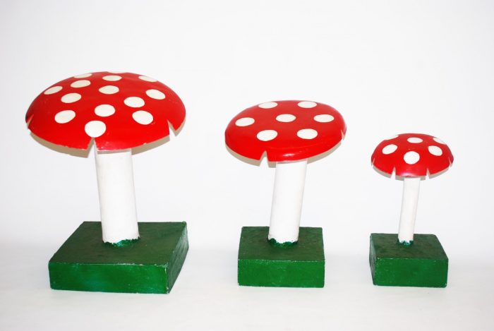 10 TOAD STOOLS (RED-WHITE)