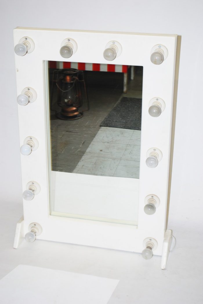 17.MAKE-UP MIRROR(12 BULBS)