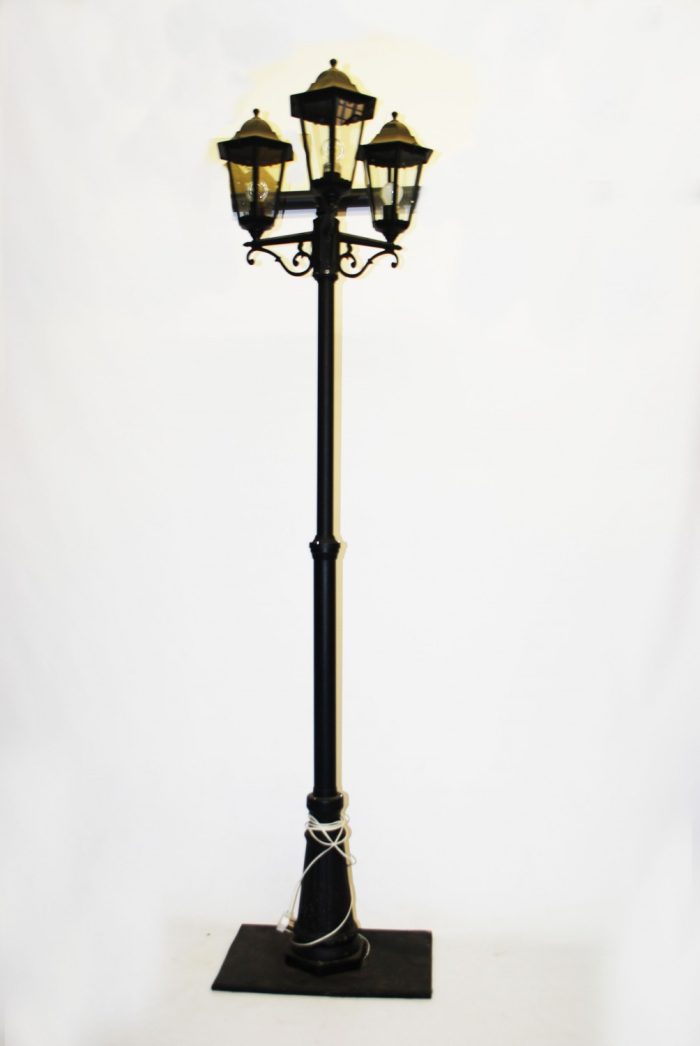 2.VICTORIAN STREET LIGHT
